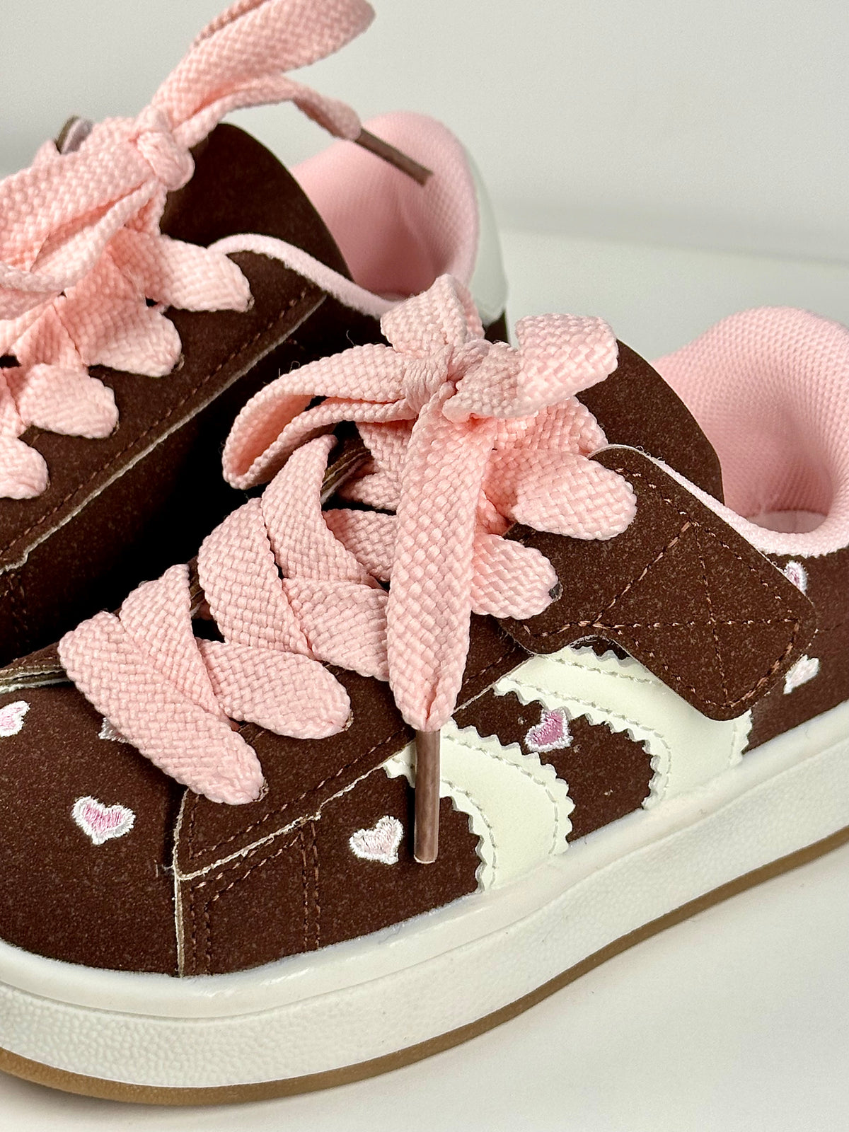 Chaussure à scratch coeur