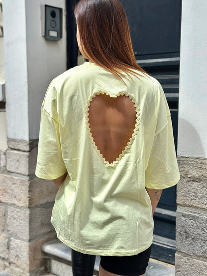 T-shirt jaune dos nu en forme de cœur